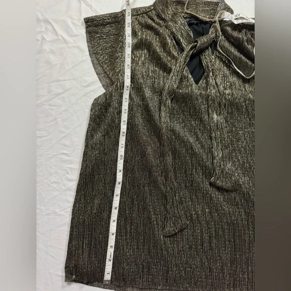 Banana Republic Shimmering Tie-Neck Blouse with flutter sleeves size Medium - Picture 6 of 6
